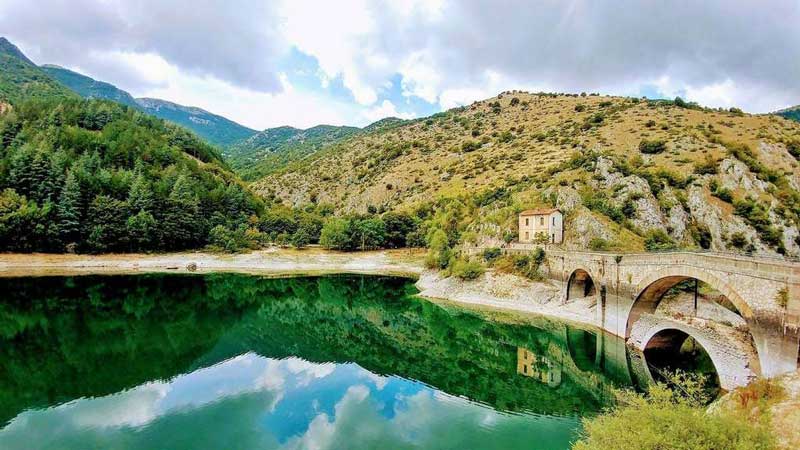 abruzzo italy tourism