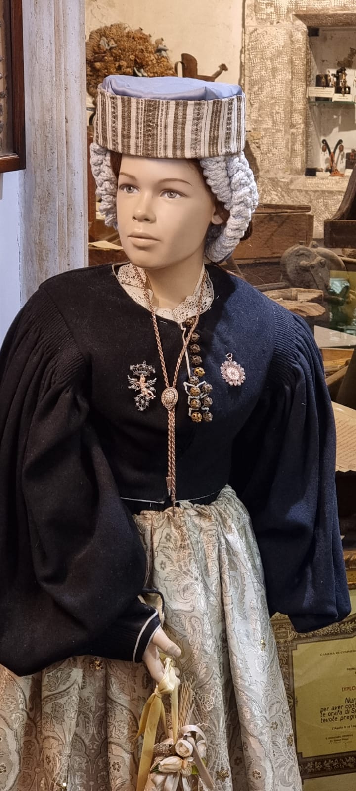 The Presentosa A Symbol Of Love And Abruzzese Goldsmithing